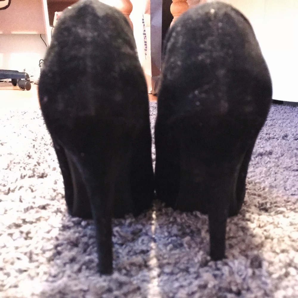 Perfect pair of black heels. 👠